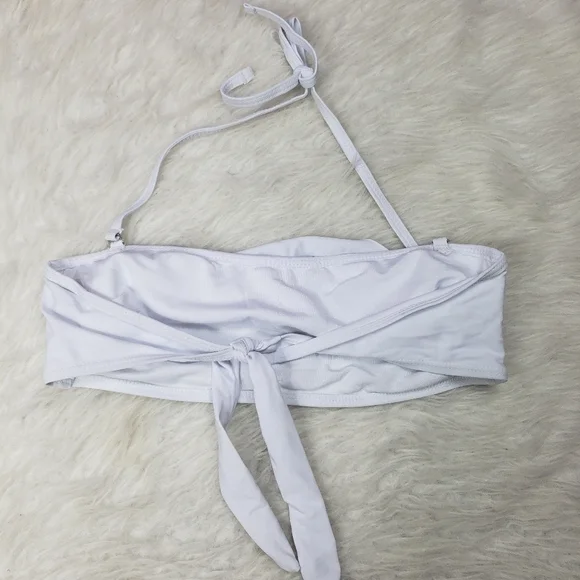 Cute white halter bikini top size medium - Picture 4 of 9